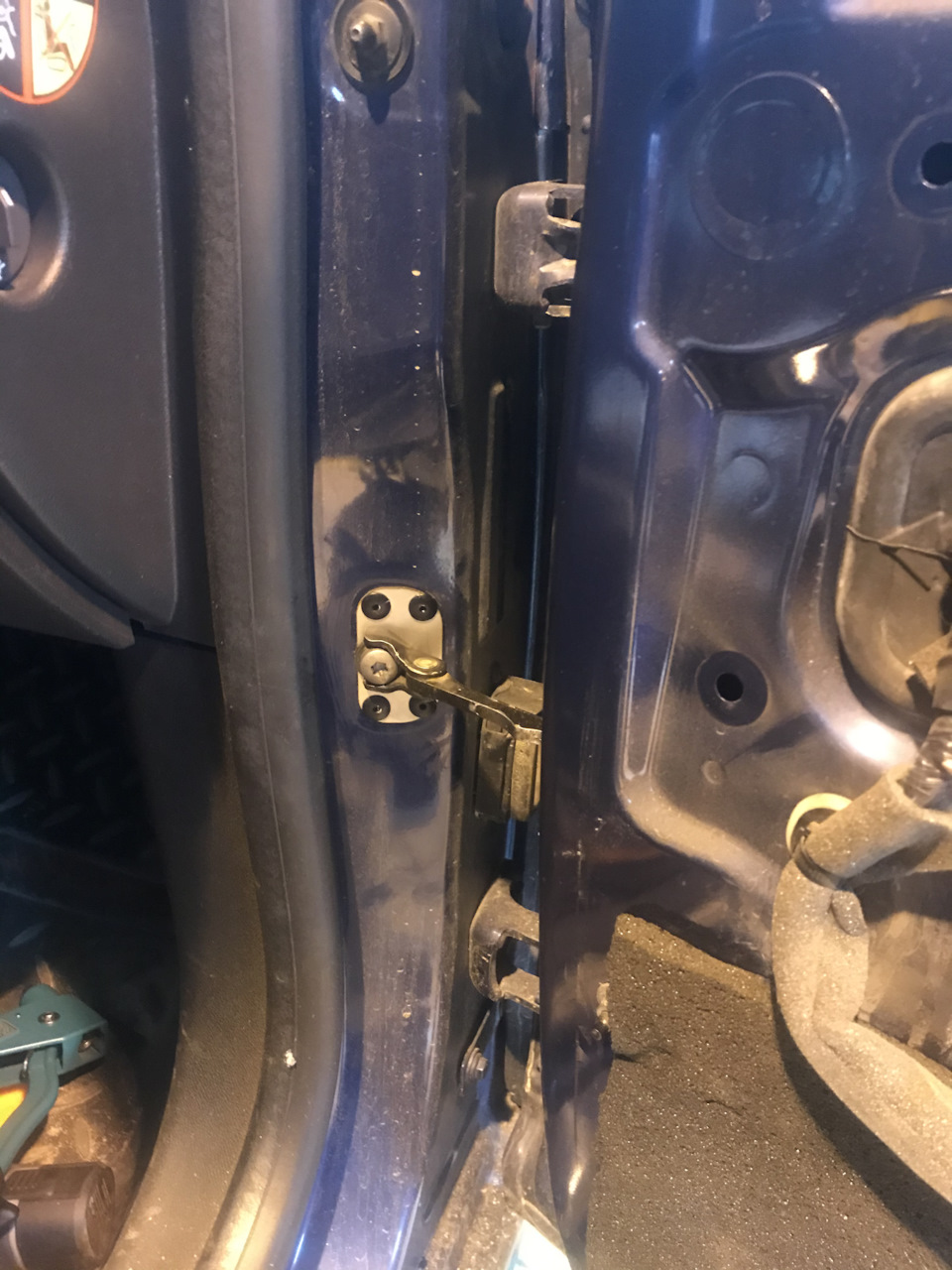 Ограничители дверей… — Renault Fluence, 1,6 л, 2010 года | кузовной ...