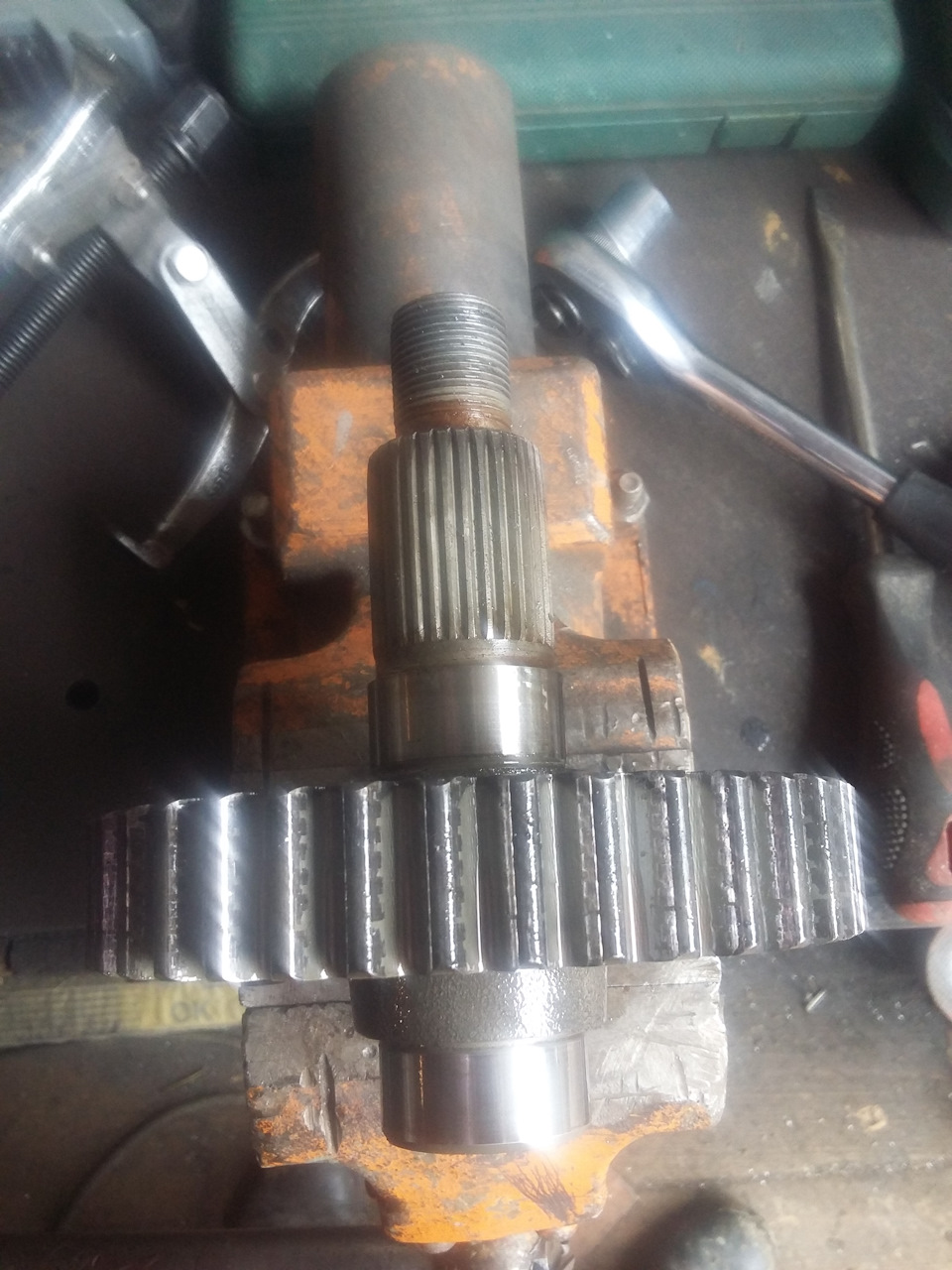 Замена подшипников хвостовика переднего кардана в раздаточной коробке ...