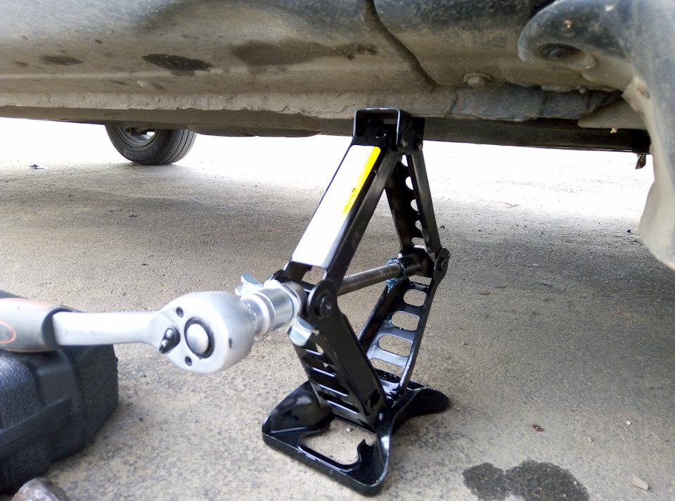 Домкрат CHRYSLER за 230р! Чистка РХХ. Масло в коробку с новым шприцом ...