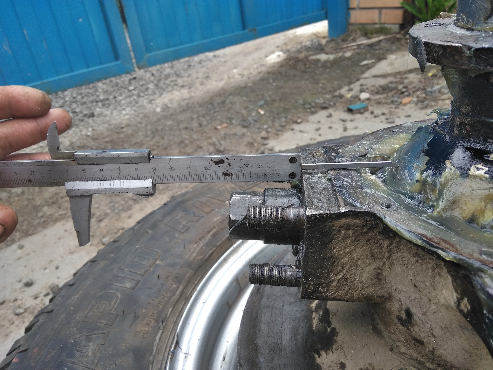 Какой шкворень поставить на уаз. Шкворня на уаз 3303. Какой шкворень поставить на уаз. Уаз буханка шкворня переднего моста. Шкворня уаз 452 старого образца.