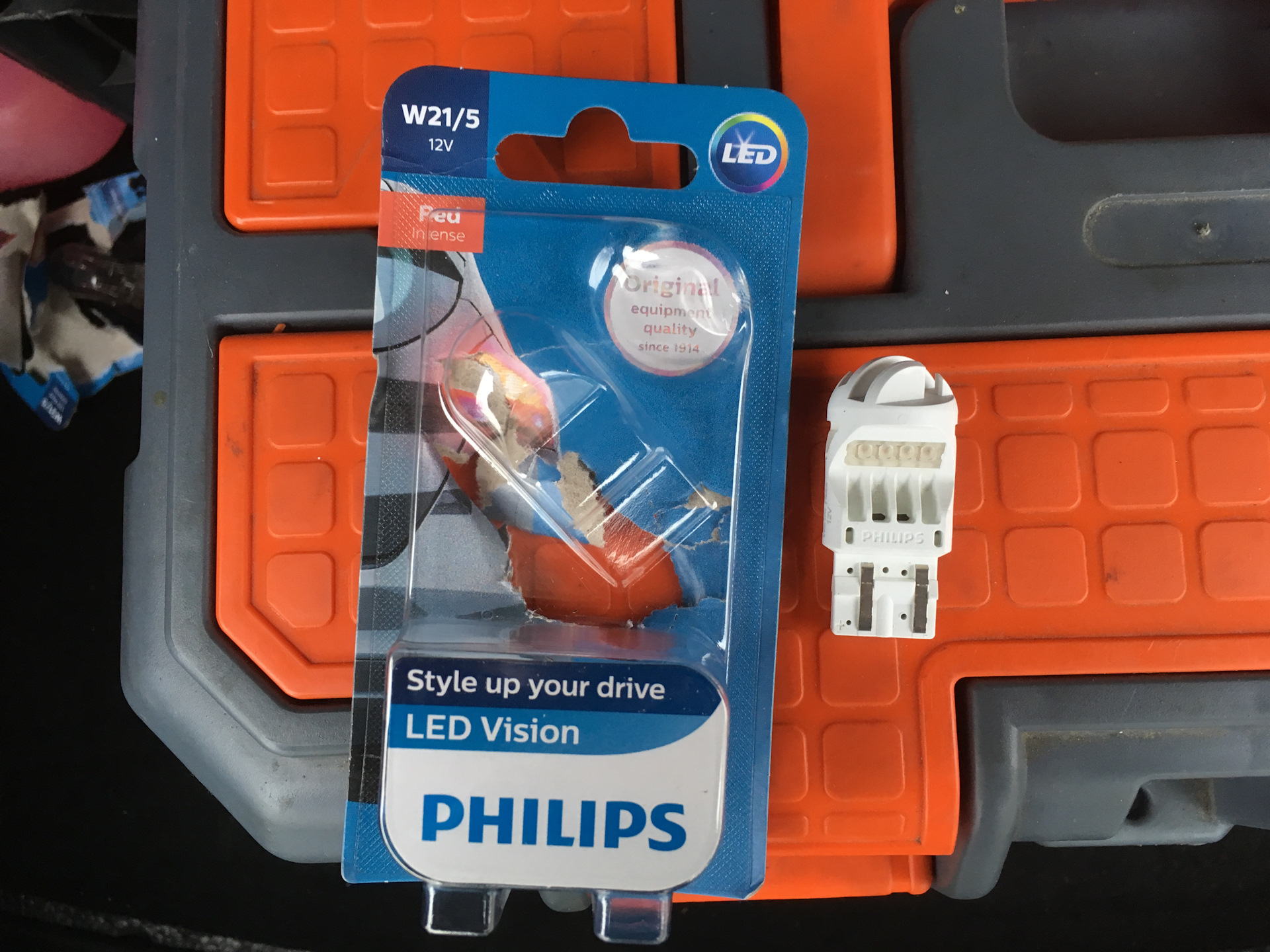 Лампа светодиодная Philips W21/5W LED 12V-21/5W — Mazda 3 (1G) BK, 1,6 л,  2008 года | стайлинг | DRIVE2