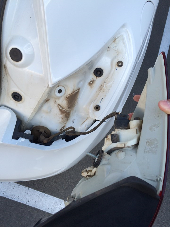 Меняем лампочку в стоп-сигнале — Opel Astra J, 1,6 л, 2011 года ...