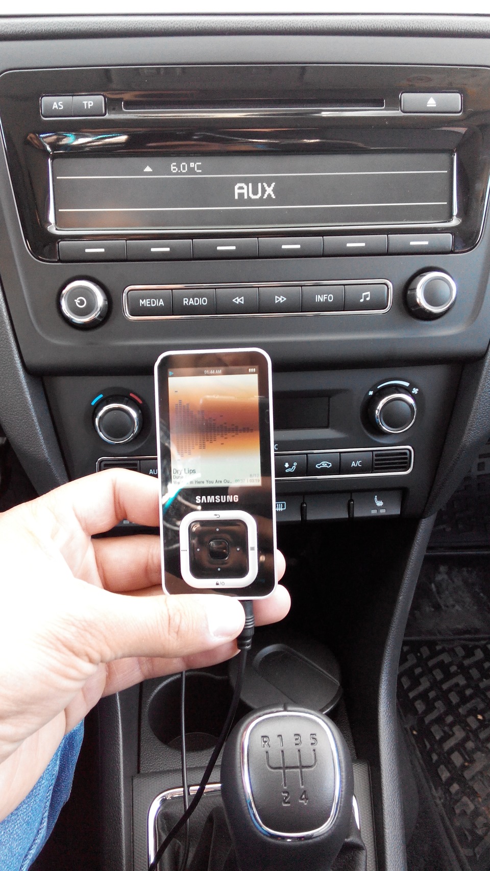 1. AUX + mp3 плеер Samsung yp-q3 — Skoda Rapid (1G), 1,6 л, 2015 года |  электроника | DRIVE2