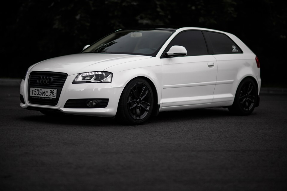 Audi a3 8p. Audi a3 8p белая. Audi a3 8p тюнинг. Audi a3 Sportback v8 White. Audi a3 8p белая тюнинг.