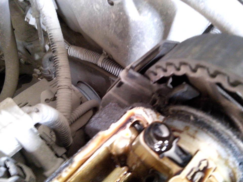 течет масло из под клапанной крышки — Honda CR-V (RD1, RD2), 2 л, 2001 ...