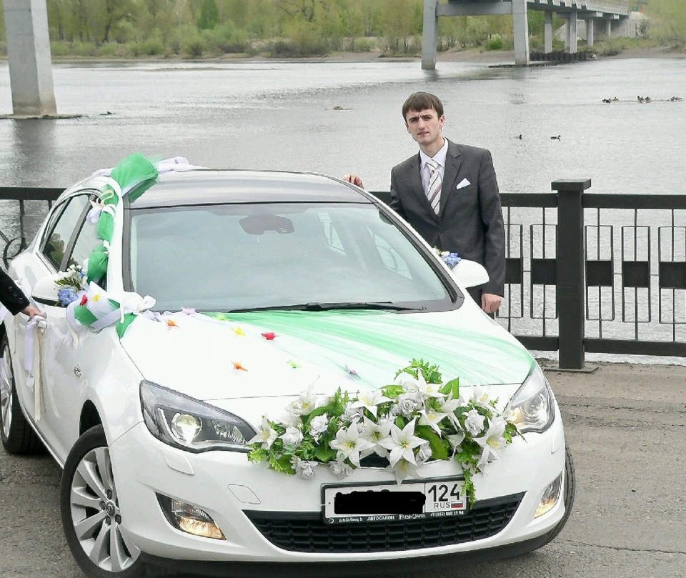 Водитель на свадьбу. Свадьба автомобилистов. Девушка-водитель на свадьбу.