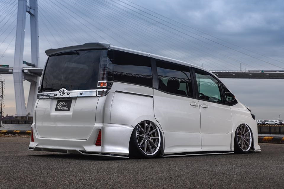 Toyota Noah 80