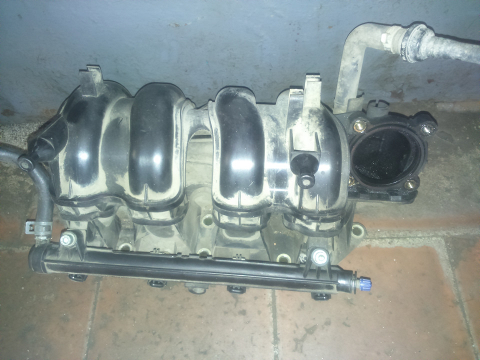 Чистка впускного коллектора на сервисе бензином. — DRIVE2