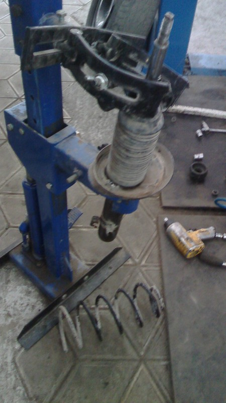 Стук в передней части подвески, и трясет при торможении иногда! — Skoda ...