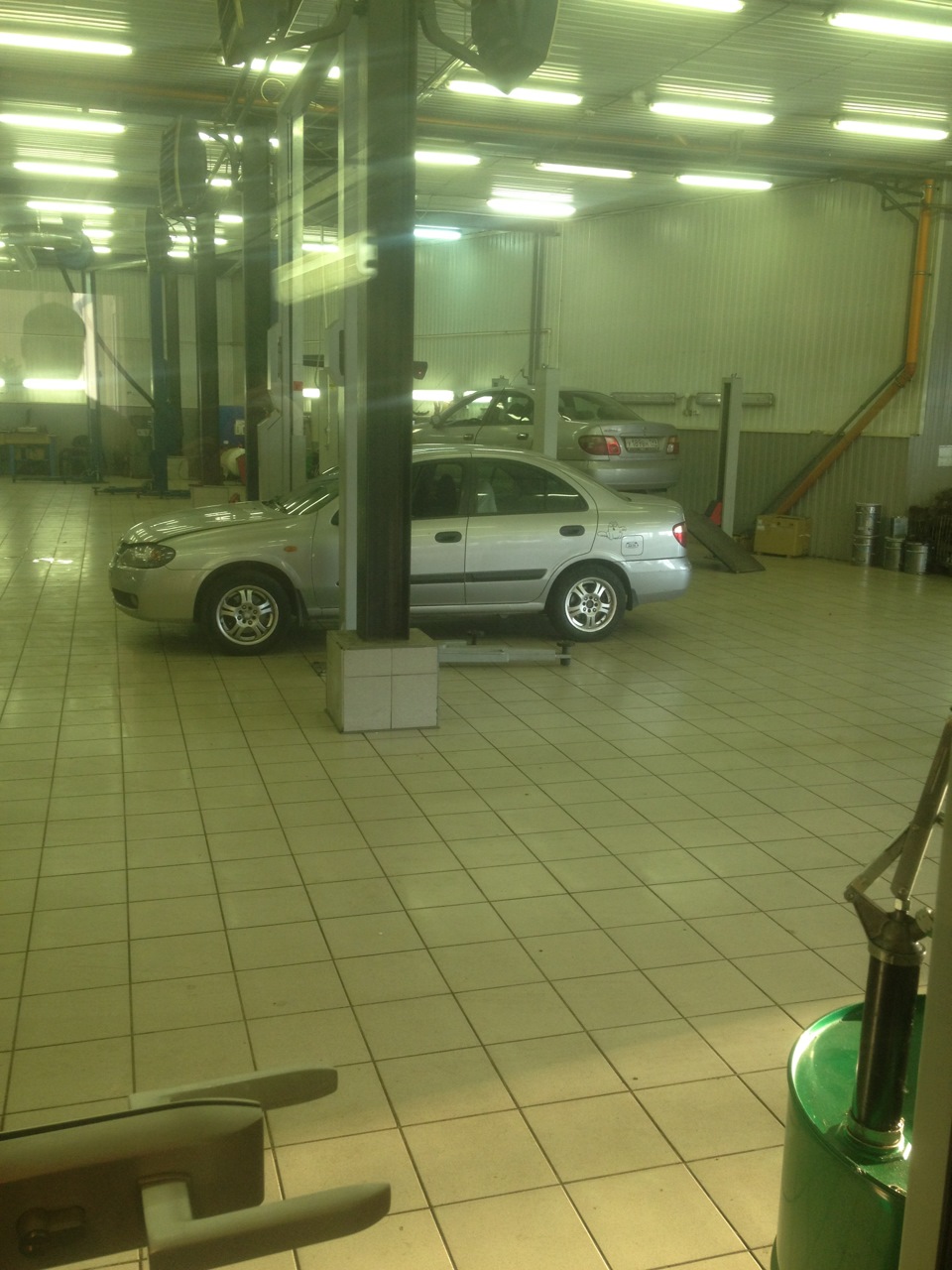 Замена карданчика нижнего вала. — Nissan Almera II (N16), 1,5 л, 2005 ...