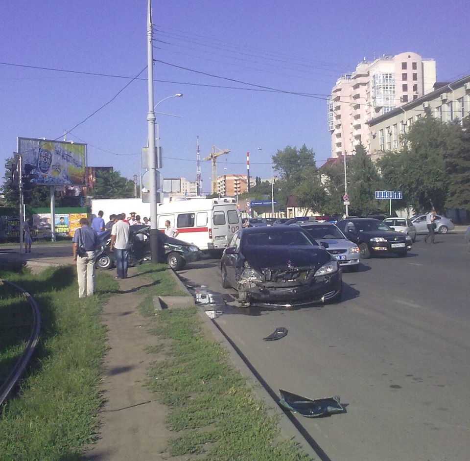 14.06.12 ДТП ЛенинаСуворова. — Сообщество «DRIVE2 Краснодар» на DRIVE2