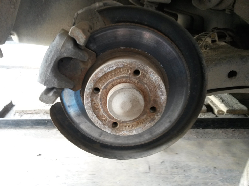 Суппорта и ноздри в красный — Renault Megane II, 1,6 л., 2008 года ...