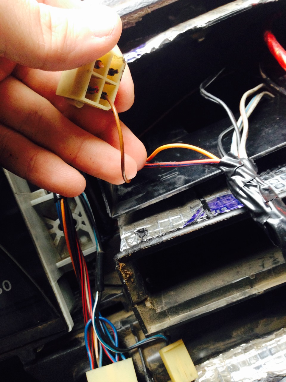 9053b6cs 960 магнитола проваливается внутрь что делать