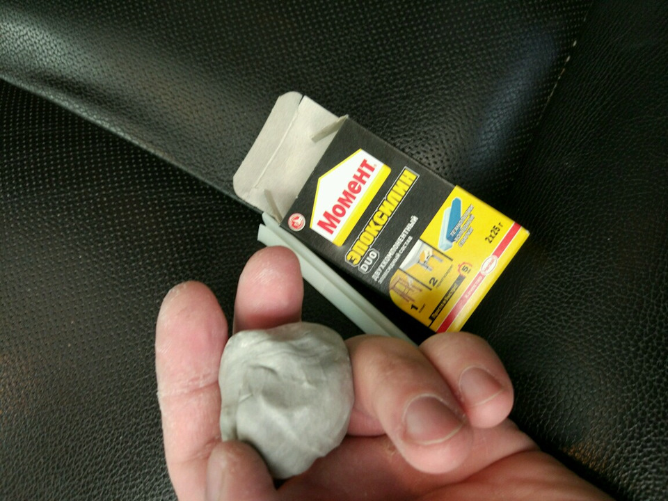 делаем комочек из клея, желательно всеже побольше чем у меня — Chevrolet Tahoe (GMT900)