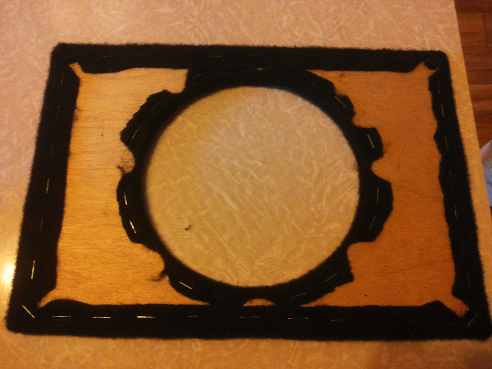 Вот так выглядит с внутренней стороны. Так же выглядят все боковины короба (без отверстия по середине). =) — Москвич 2141