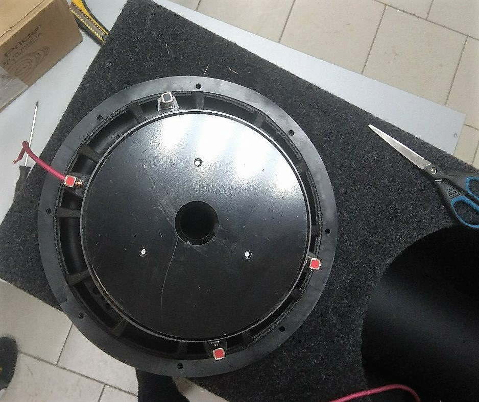 сабвуфер момо ts1215v2. Jbl 1202bp. мистери 12 600 ват. новый буфер. момо 2000 ватт сабвуфер 15.