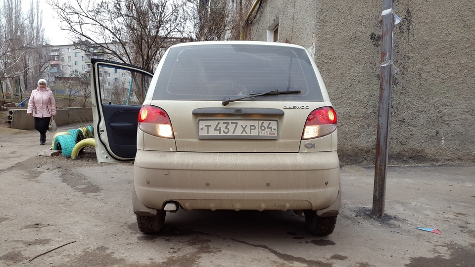 Датчик заднего хода матиз где находится. 9090ca6s 960. Датчик заднего хода матиз где находится фото. Датчик заднего хода матиз где находится-9090ca6s 960. картинка Датчик заднего хода матиз где находится. картинка 9090ca6s 960. После установки передних ПТФ я подумал переделать заднюю туманку в свет.Сказано — сделано) откручиваем задние плафоны, вытаскиваем их.