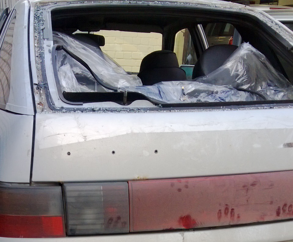 Вставка заднего стекла — Lada 21120, 1,5 л, 2004 года | визит на сервис ...