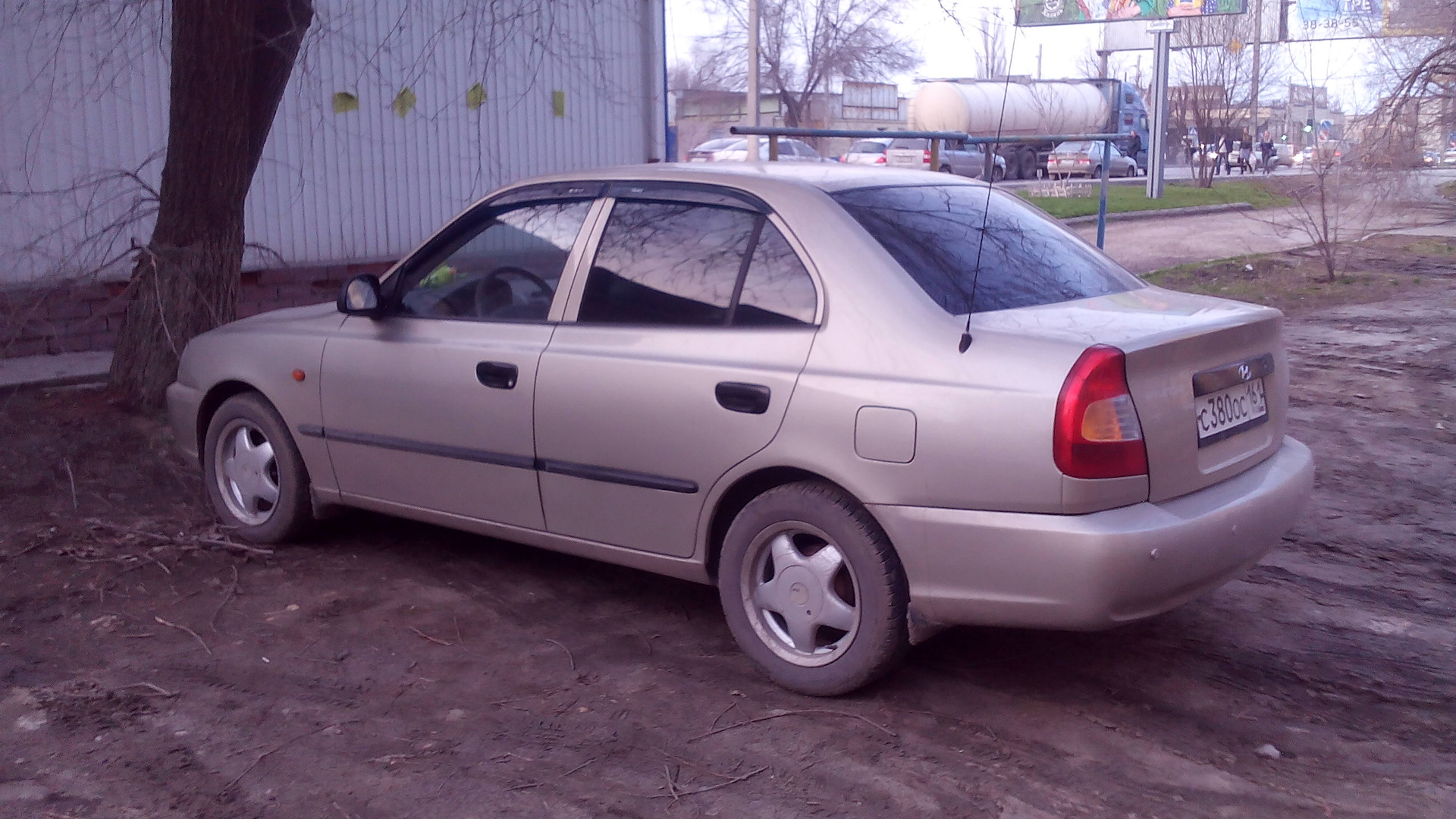 Hyundai Accent (2G) 1.5 бензиновый 2003 | бежевый бестыжий на DRIVE2