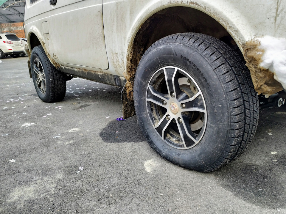 255 70 r15 на ниву. 90AAAgN XOA 960. 255 70 r15 на ниву фото. 255 70 r15 на ниву-90AAAgN XOA 960. картинка 255 70 r15 на ниву. картинка 90AAAgN XOA 960. В принципе в Новороссийске зимы мягкие, короткие, безснежные и можно было откатать зиму на мудах, но… Праздники же и мы собрались на Эльбрус. А там снега должно быть по шею. Поэтому решил поставить единственный вариант, который только смог найти в нужном размере. Мой диалог в магазинах проходил так: