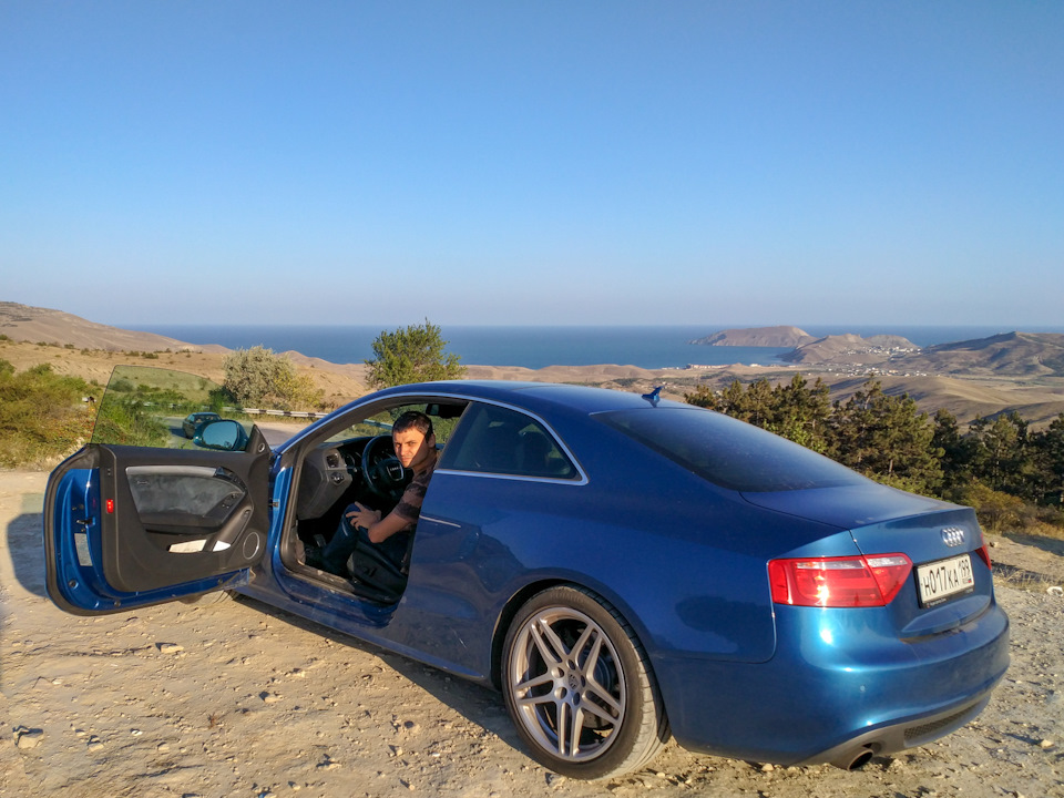 Традиционное фото на перевале перед Орджоникидзе — Audi A5 (1G)