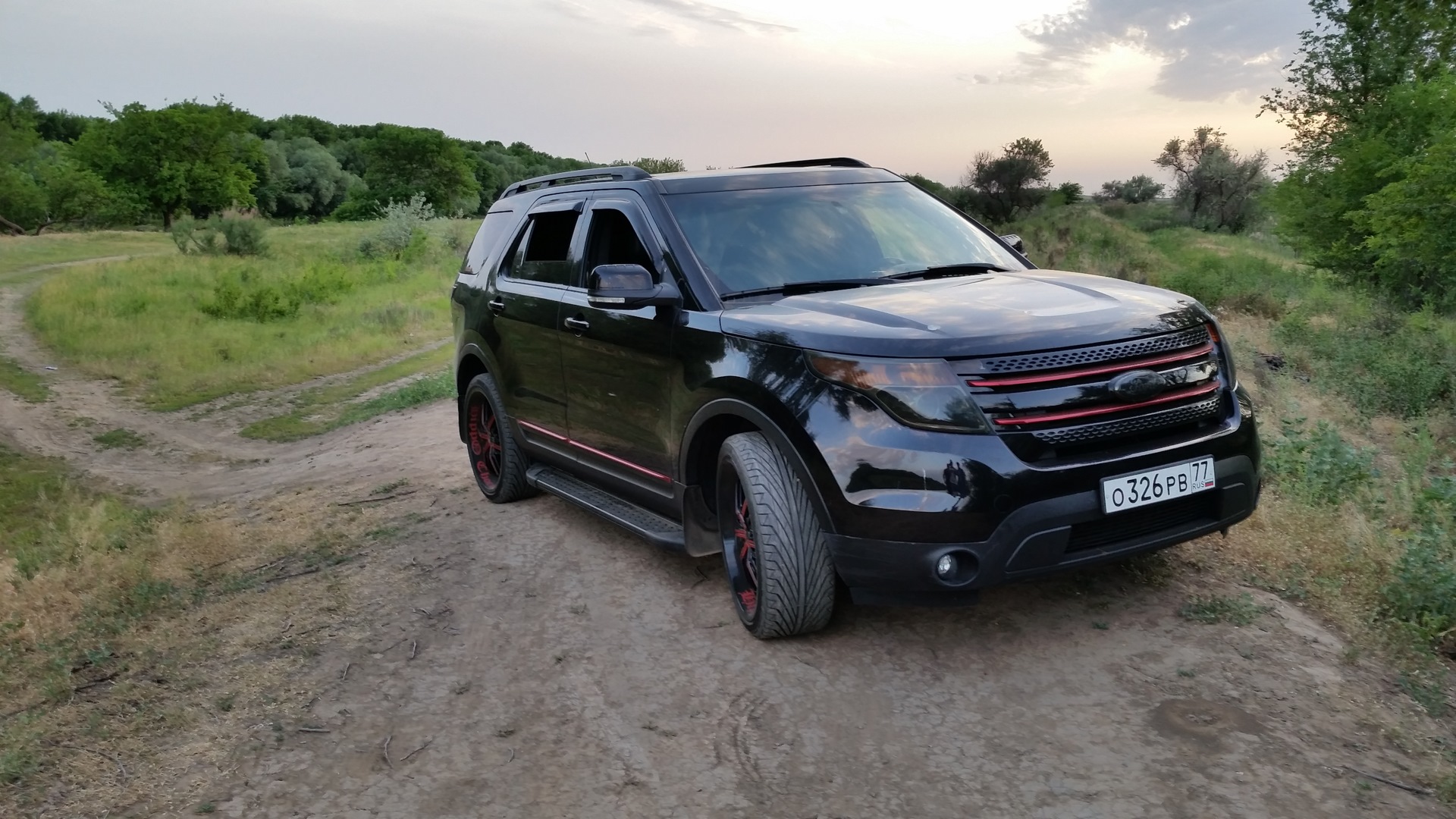 Ford Explorer Sport Black Tuning 2017