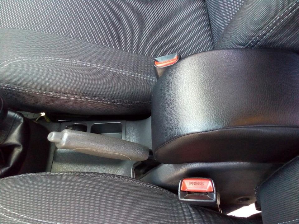 Установил подлокотник — Daewoo Lanos, 1,6 л, 2004 года | аксессуары ...