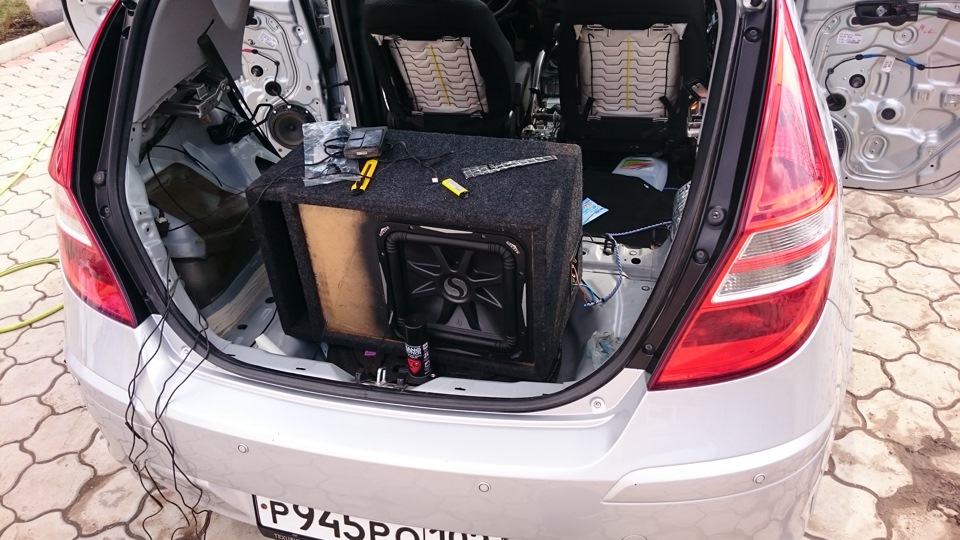 Установка акустики и распайка штатной магнитолы, протяжка и укладка ...