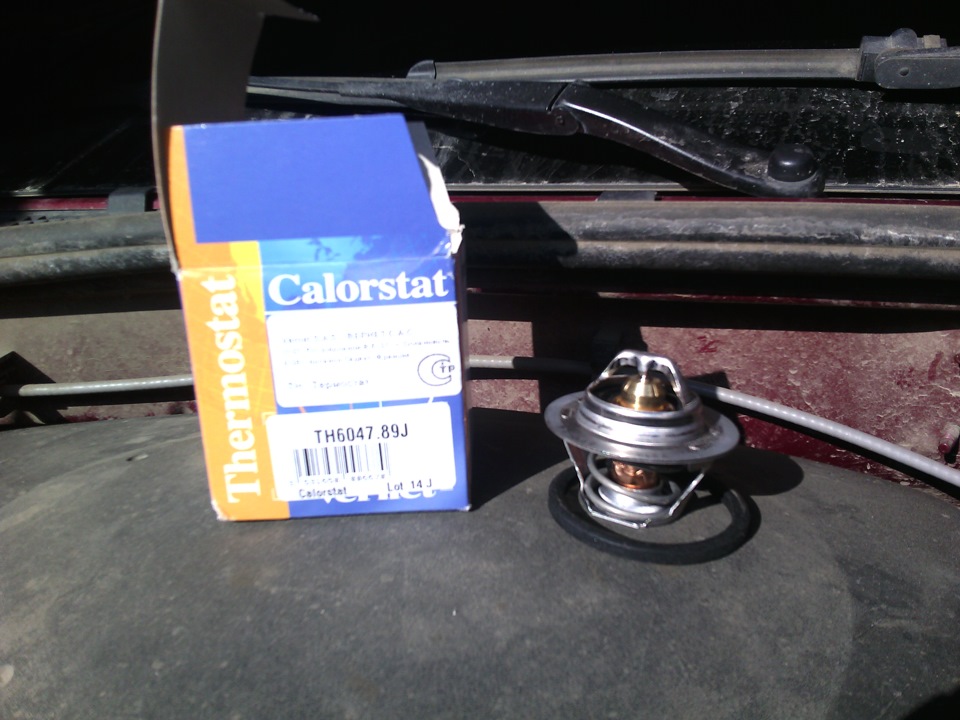 корпуса термостата алюминиевый рено сандеро 1,4. термостат рено сандеро. термостат сандеро 1. прокладка под корпус термостата рено сандеро. термостат рено логан 1.