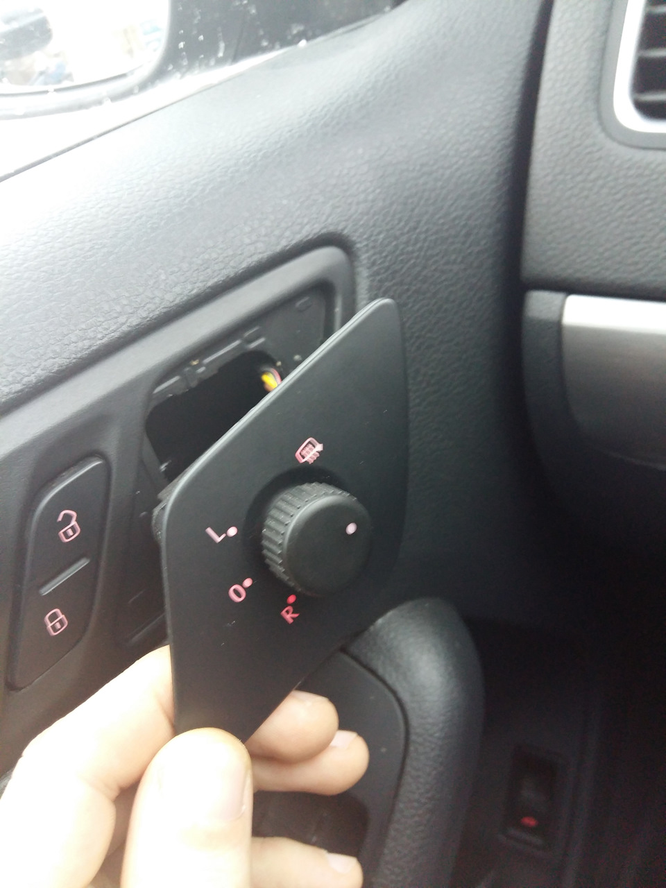 Хром кнопка регулировки зеркал - Volkswagen Jetta VI, 1,4 л, 2017 года аксессуар