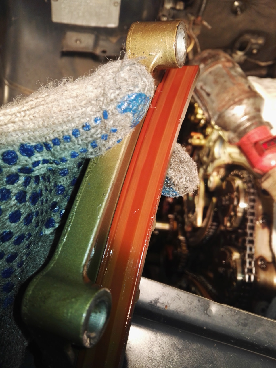 все успокоители и башмаки имеют следы от цепи, но они практически без выработок. Т.е. обновлять не обязательно — Chevrolet Captiva (1G)