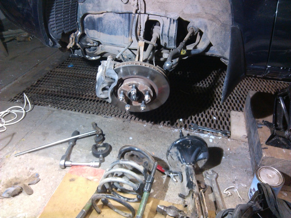 Передние стойки амортизатор Hyundai Tucson