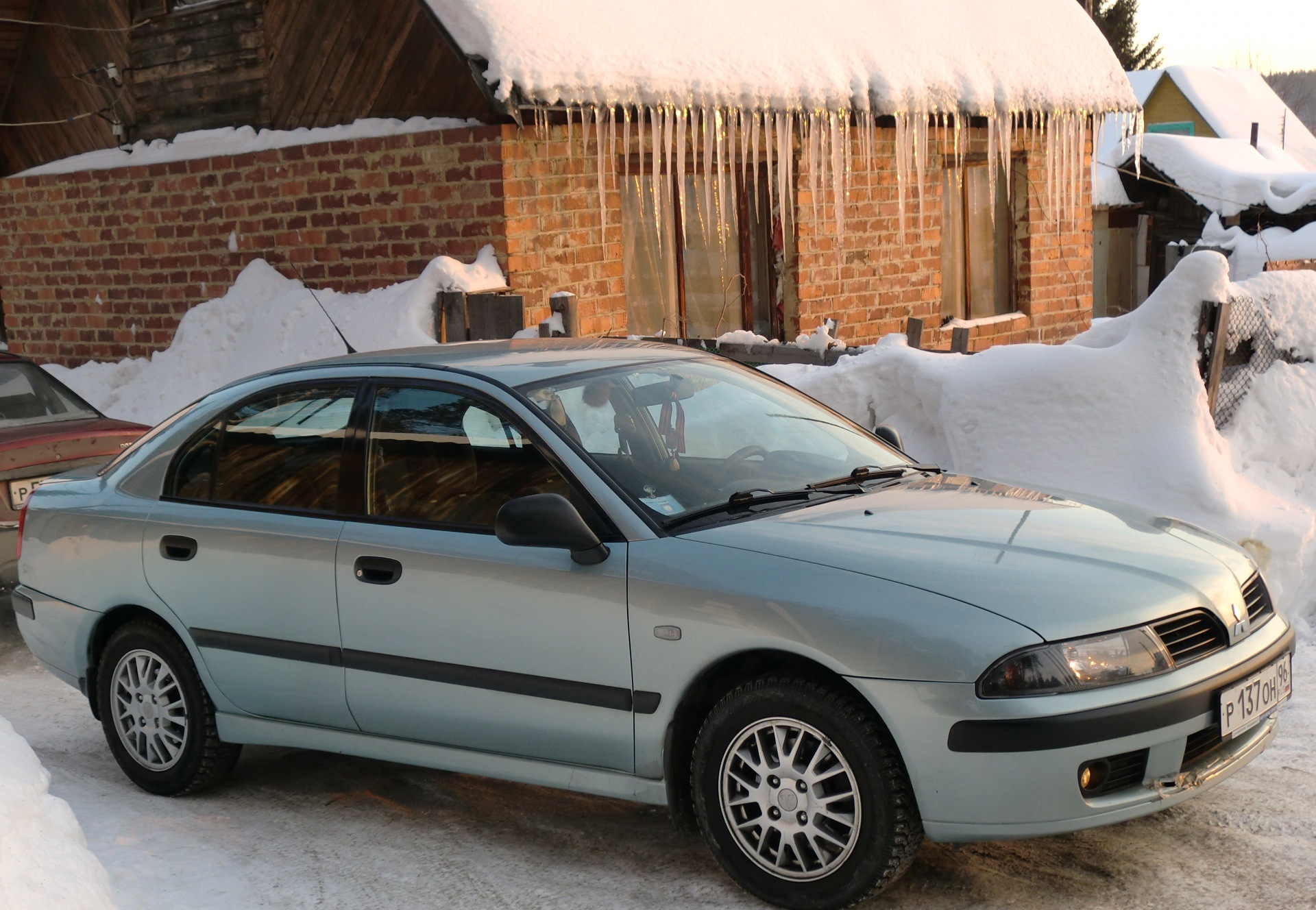 1 2003 года. Mitsubishi Carisma 1999 серая. Митсубиси Каризма 2005.