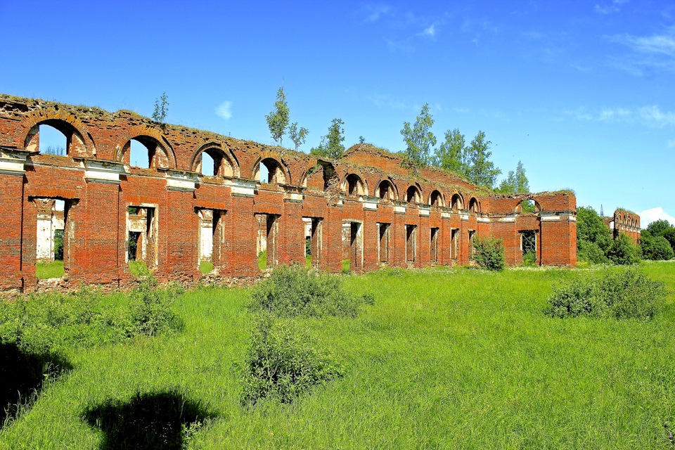 Казармы аракчеева в селищах довоенные фото