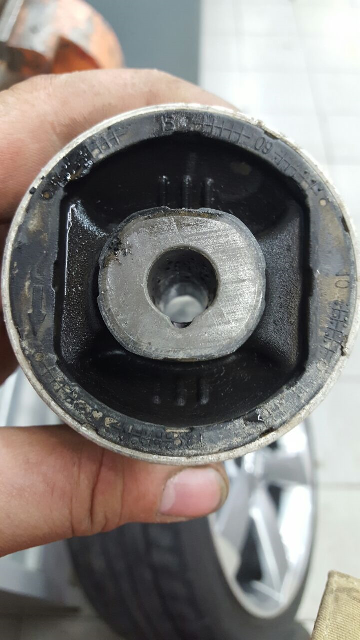 Сайлентблоки — Audi A4 Avant (B8), 1,8 л, 2013 года | визит на сервис ...