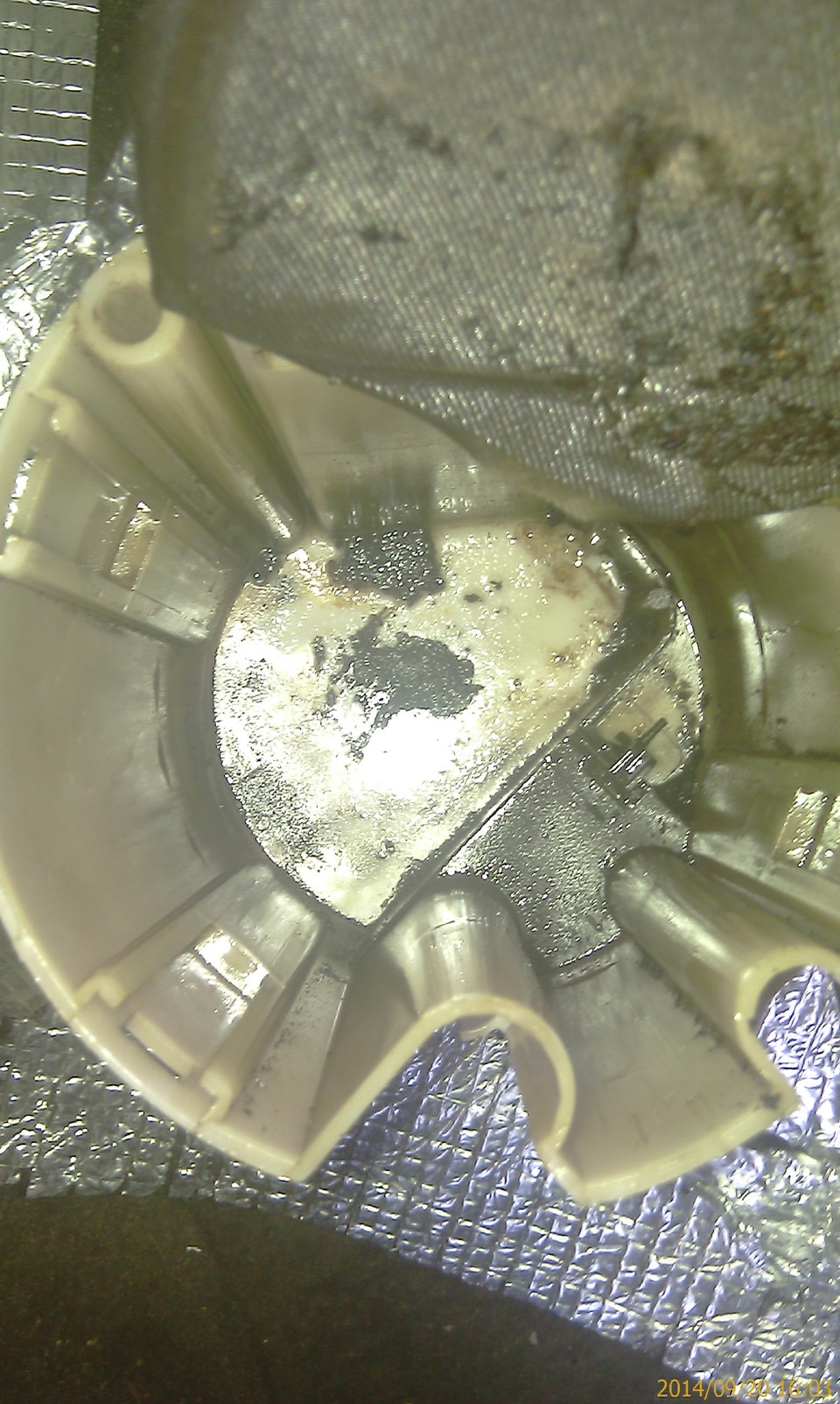 Замена сетки бензонасоса — Lada Калина седан, 1,6 л, 2006 года | своими ...