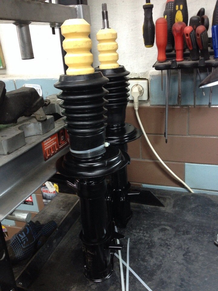 20. Стойки, опорники, шаровые — Lada 2114, 1,5 л, 2004 года | своими ...