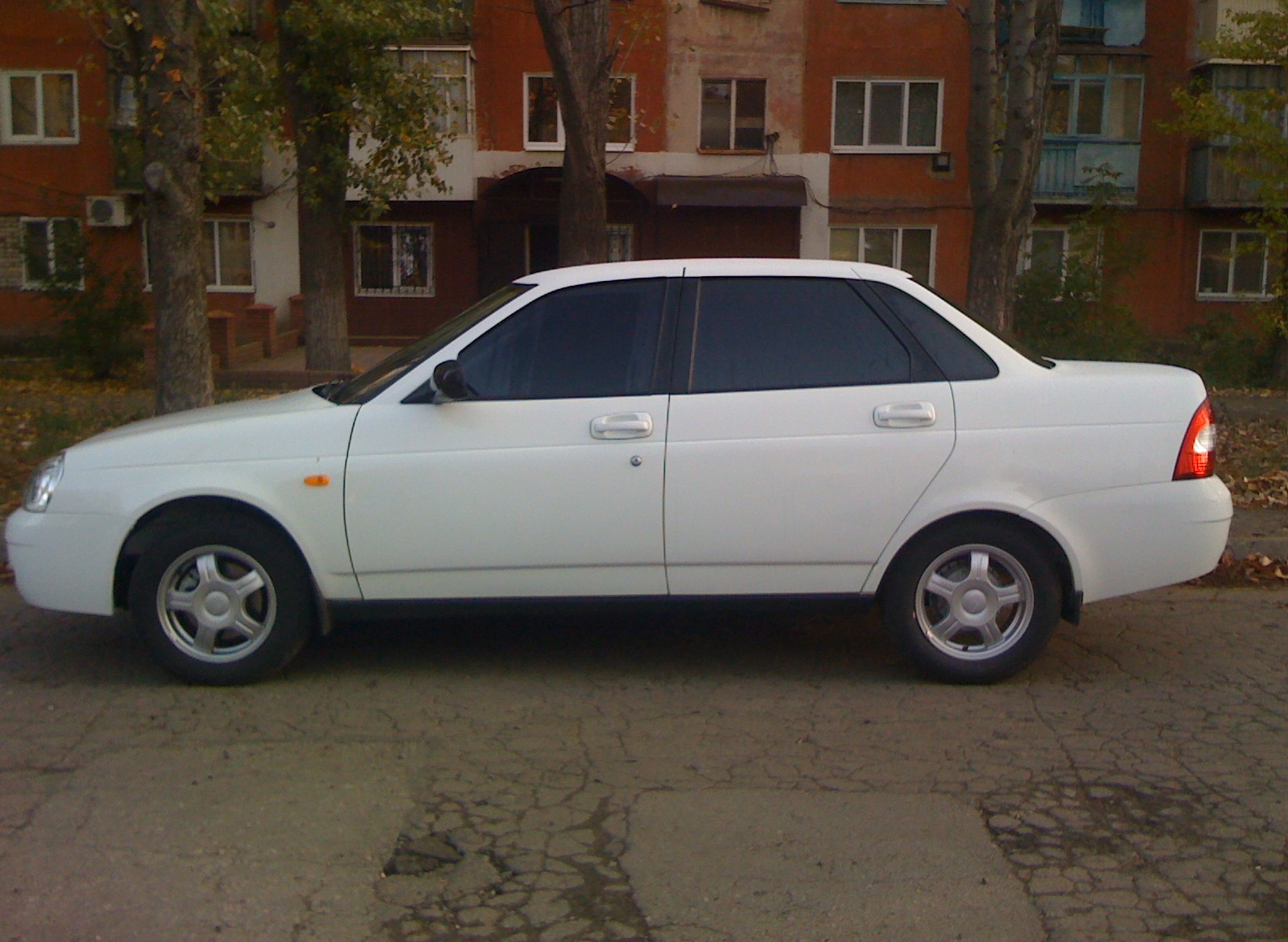 Тонировка — Lada Приора седан, 1,6 л, 2011 года | тюнинг | DRIVE2