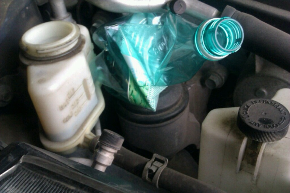 Nissan Pathfinder 2008 жидкость ГУР. Ford Transit гидроусилителя руля жидкость. Nissan Qashqai 2008 уровень жидкости гидроусилителя. Жидкость ГУР Пежо 4007.