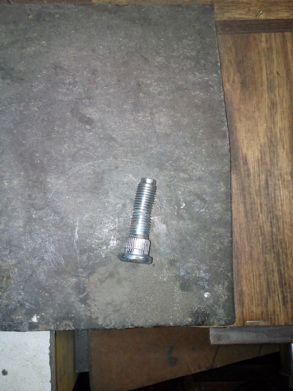 Шпилька на колесе… — Toyota Corolla (100), 1,5 л., 2000 года | поломка ...