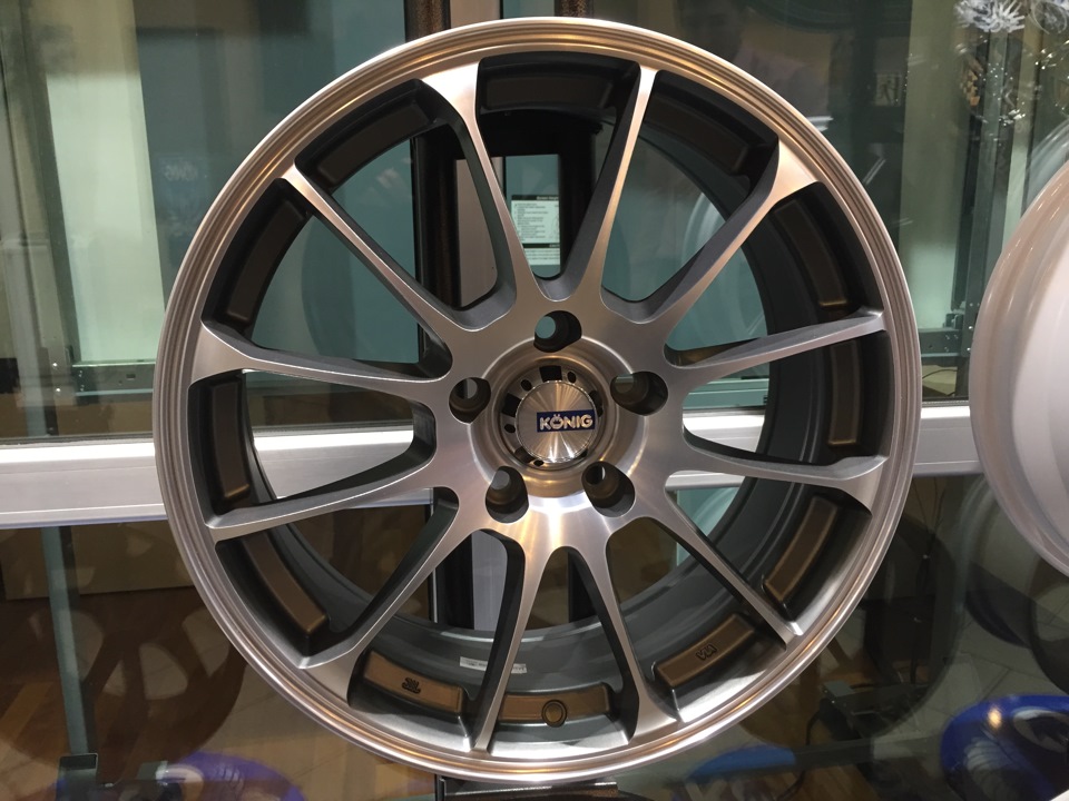 Фото в подвешенном состоянии (Магазин) — Volkswagen Jetta VI