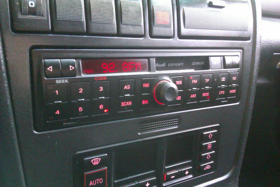 Новый мафон с USB, AUDI Concert Plus — Audi A4 (B5), 1,8 л, 1997 года ...