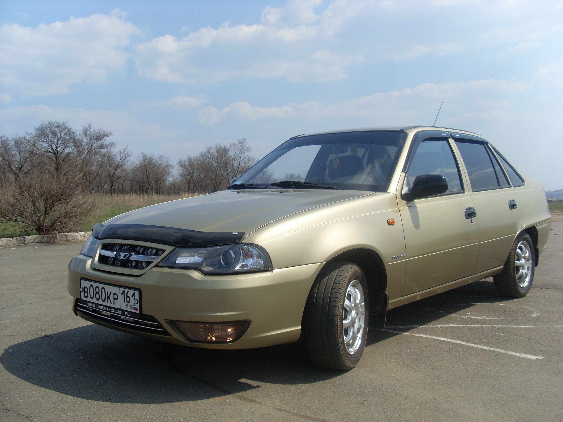 Daewoo Nexia цвет золотистый