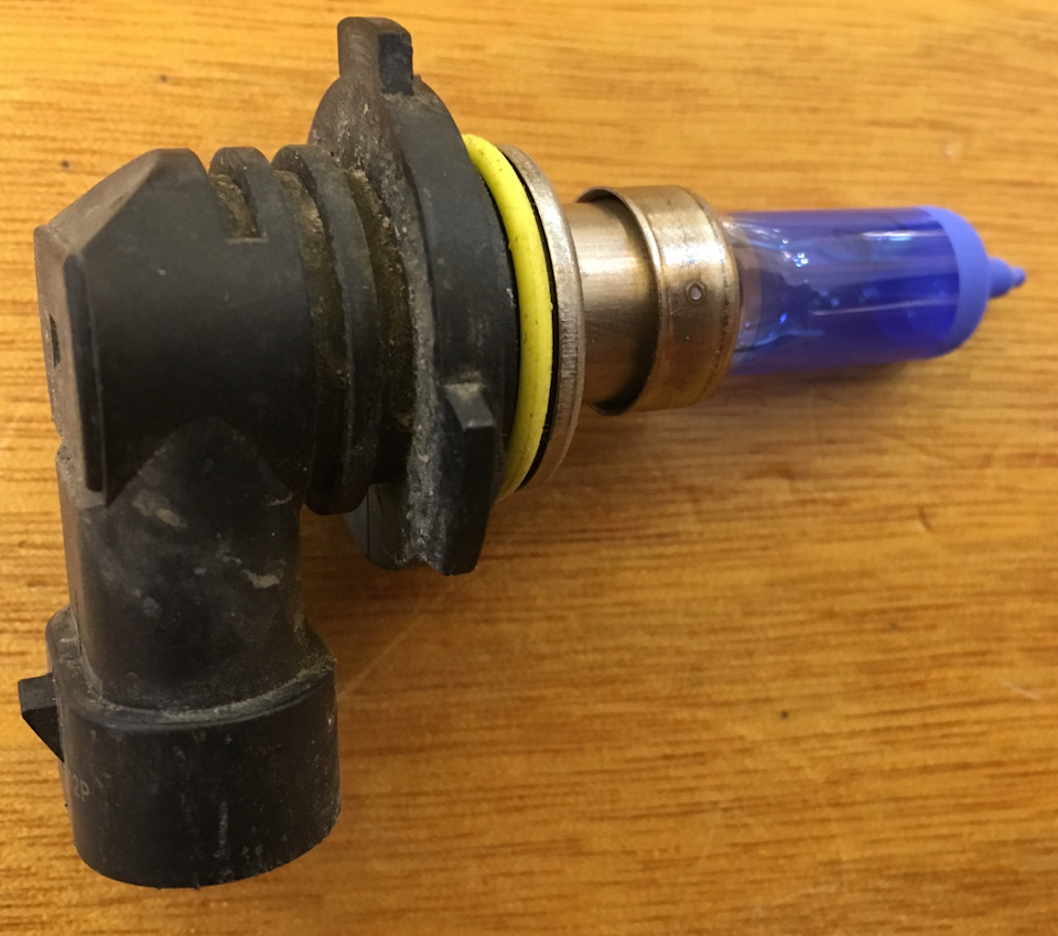 Перегорела лампа в фаре — Toyota Avensis Verso, 2 л, 2004 года ...