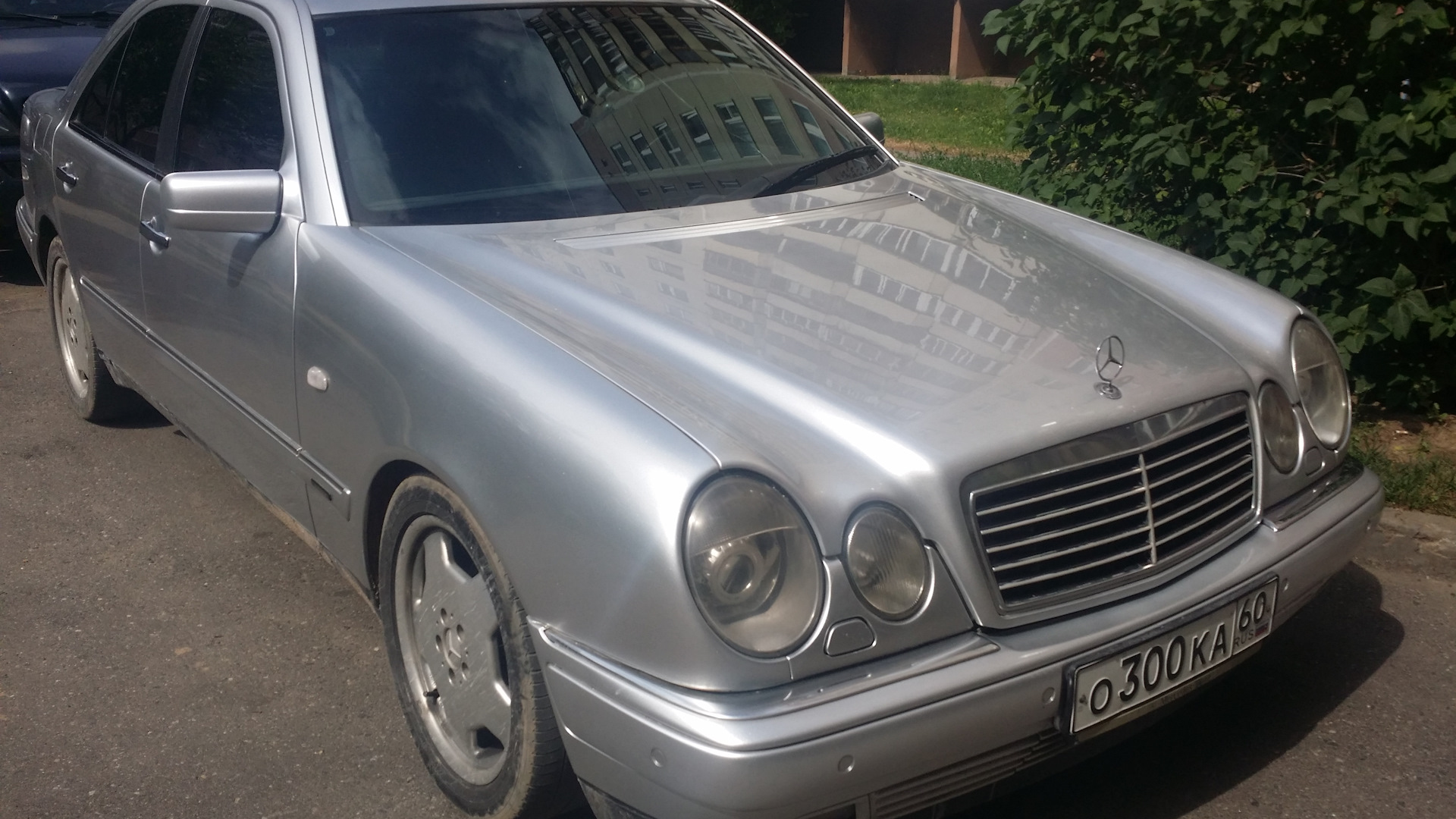 Mercedes-Benz E-class (W210) 2.4 бензиновый 1997 | Очкарик с линзами) на  DRIVE2