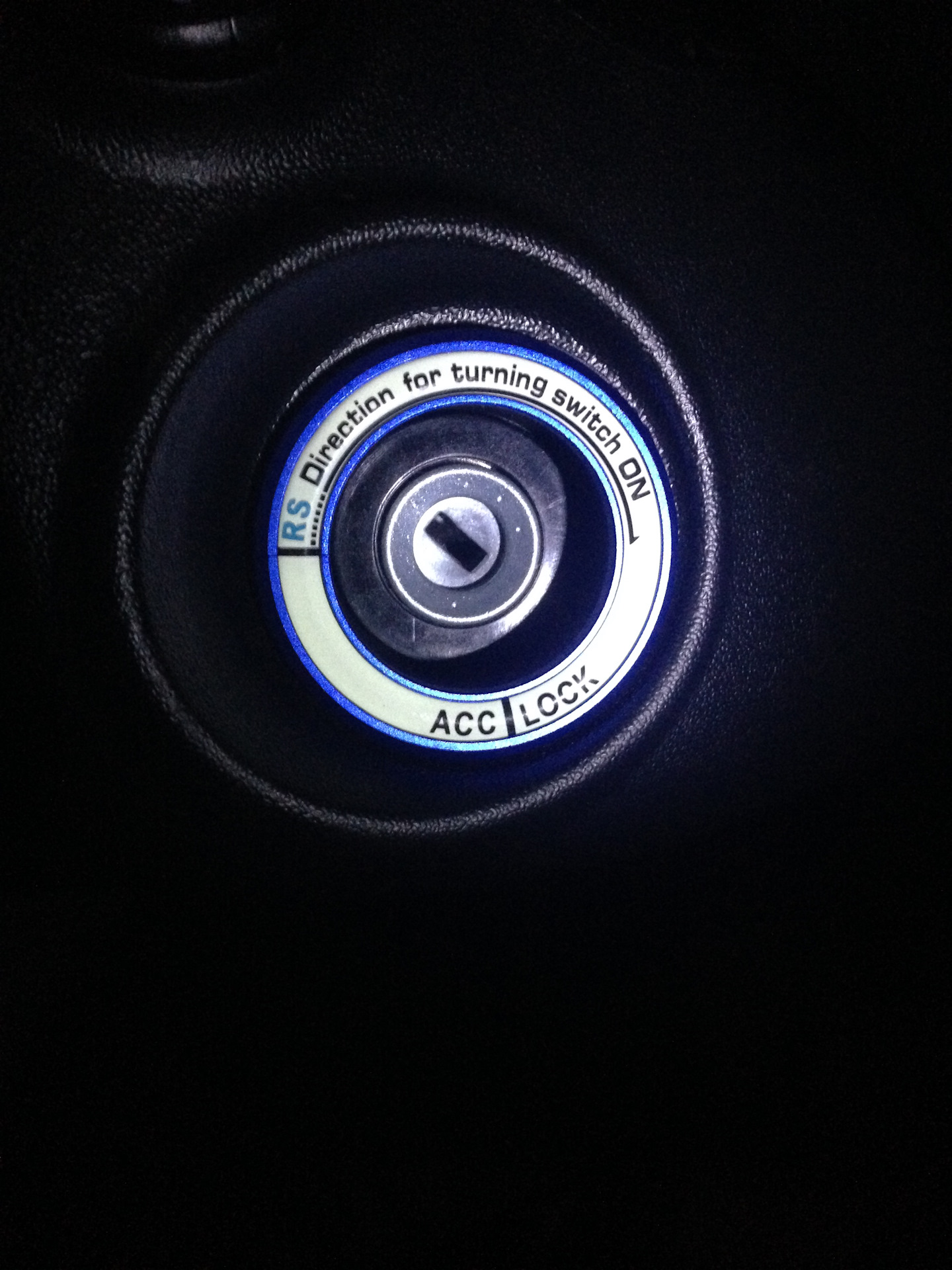 Световая накладка на замок зажигания — Hyundai ix35, 2 л, 2014 года ...