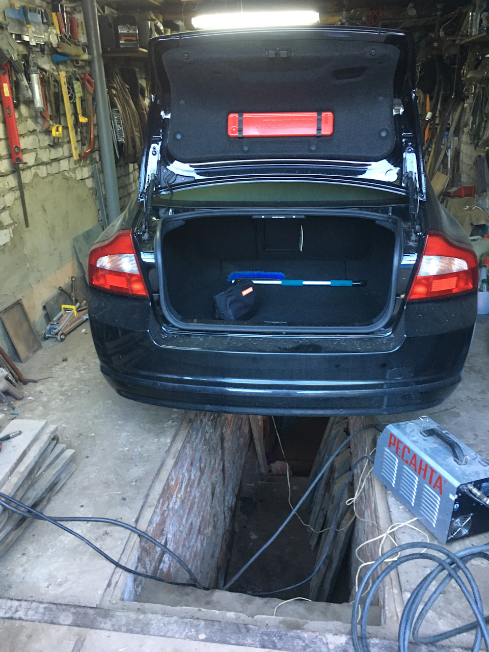 Как крепится глушитель на volvo s80
