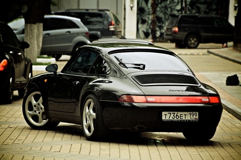 993 регион. Porsche 911 993 чёрный. Porsche 993 сзади. Porsche 911 993 сзади. Номер машины 993.