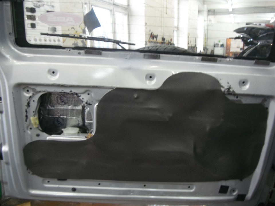 Тагаз шумоизоляция. Шумоизоляция капота тагаз тагер. Шумоизоляция соната тагаз. Защита моторного отсека тагаз тагер. Тагаз шумоизоляция.