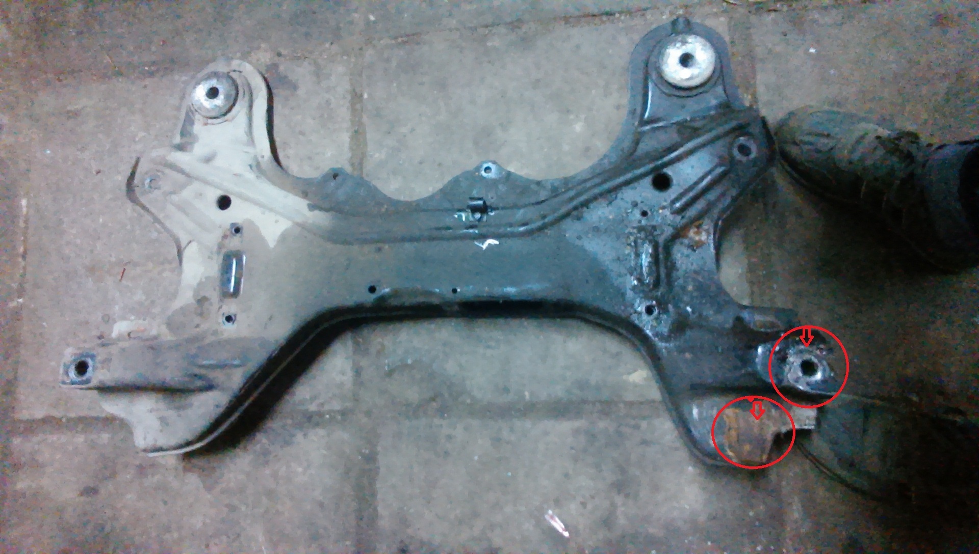 Подрамника 2. Ford kuga 2 сайлентблоки подрамника. Подрамника 2. Подрамника 2. Emgrand x7 сайлентблок подрамника.